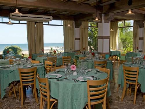 Alquilo Hotel Austral en Villa Gesell zona  a 30 mts de la Playa 