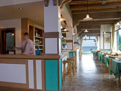 Alquilo Hotel Austral en Villa Gesell zona  a 30 mts de la Playa 