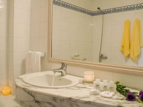 Alquilo Hotel Austral en Villa Gesell zona  a 30 mts de la Playa