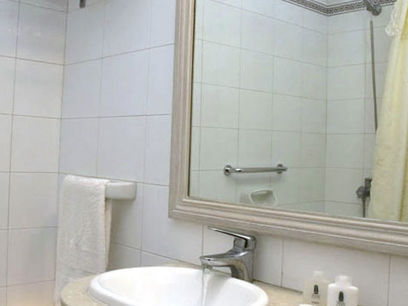 Alquilo Hotel Austral en Villa Gesell zona  a 30 mts de la Playa