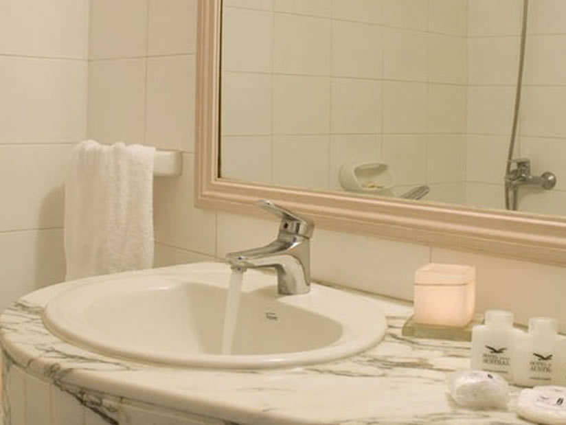 Alquilo Hotel Austral en Villa Gesell zona  a 30 mts de la Playa