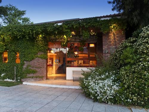 Alquilo Hotel Cervantes en Villa Gesell zona  a 300 Mts de la Playa