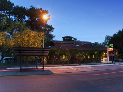 Alquilo Hotel Cervantes en Villa Gesell zona  a 300 Mts de la Playa