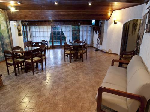 Alquilo Hotel Cervantes en Villa Gesell zona  a 300 Mts de la Playa