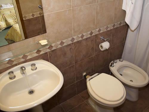 Alquilo Hotel Cervantes en Villa Gesell zona  a 300 Mts de la Playa