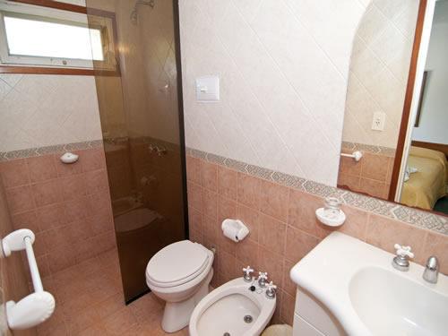 Alquilo Hotel Cervantes en Villa Gesell zona  a 300 Mts de la Playa