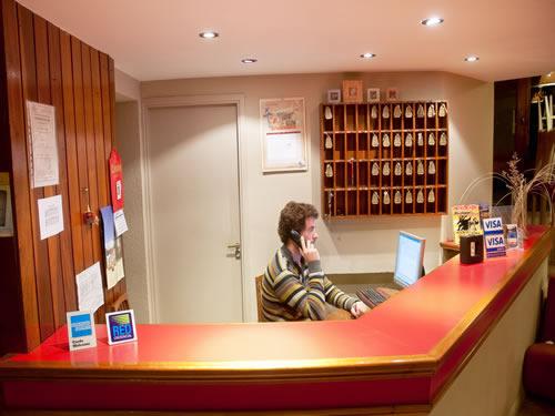 Alquilo Hotel Cervantes en Villa Gesell zona  a 300 Mts de la Playa 