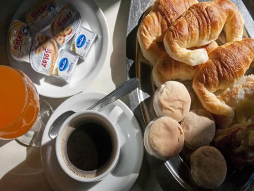 Alquilo Hotel Cervantes en Villa Gesell zona  a 300 Mts de la Playa 