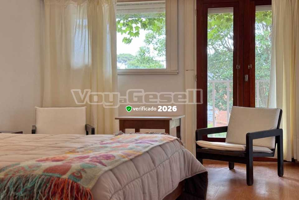 Alquilo Hotel Cervantes en Villa Gesell zona  a 300 Mts de la Playa