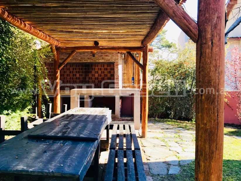 Alquilo Hostel La Deseada en Villa Gesell zona  a 600 Mts de la Playa