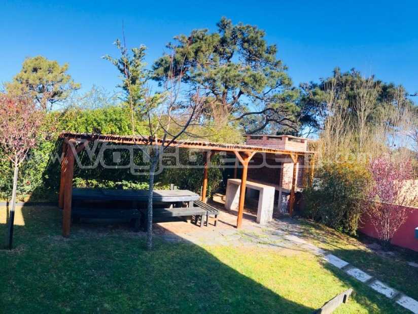 Alquilo Hostel La Deseada en Villa Gesell zona  a 600 Mts de la Playa