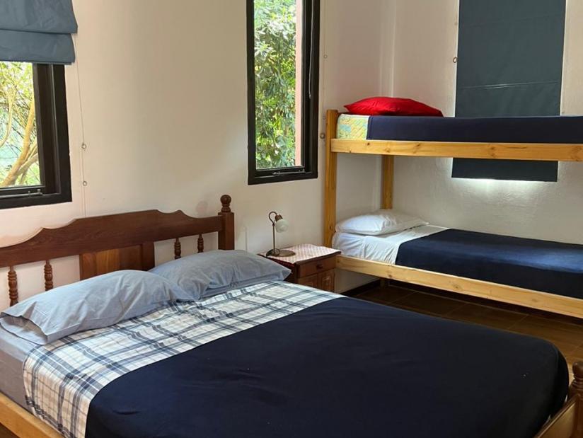 Alquilo Hostel La Deseada en Villa Gesell zona  a 600 Mts de la Playa 