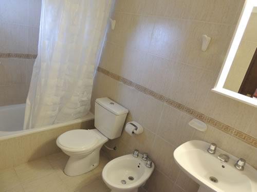 Alquilo Hotel Bella Vista en Villa Gesell zona  a 200 mts de la Playa