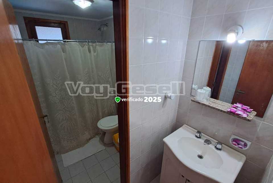 Alquilo Hotel Bismarck en Villa Gesell zona  a 150 mts de la Playa