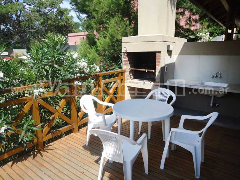 Alquilo Departamentos Brumana en Villa Gesell zona  a 900 Mts de la Playa