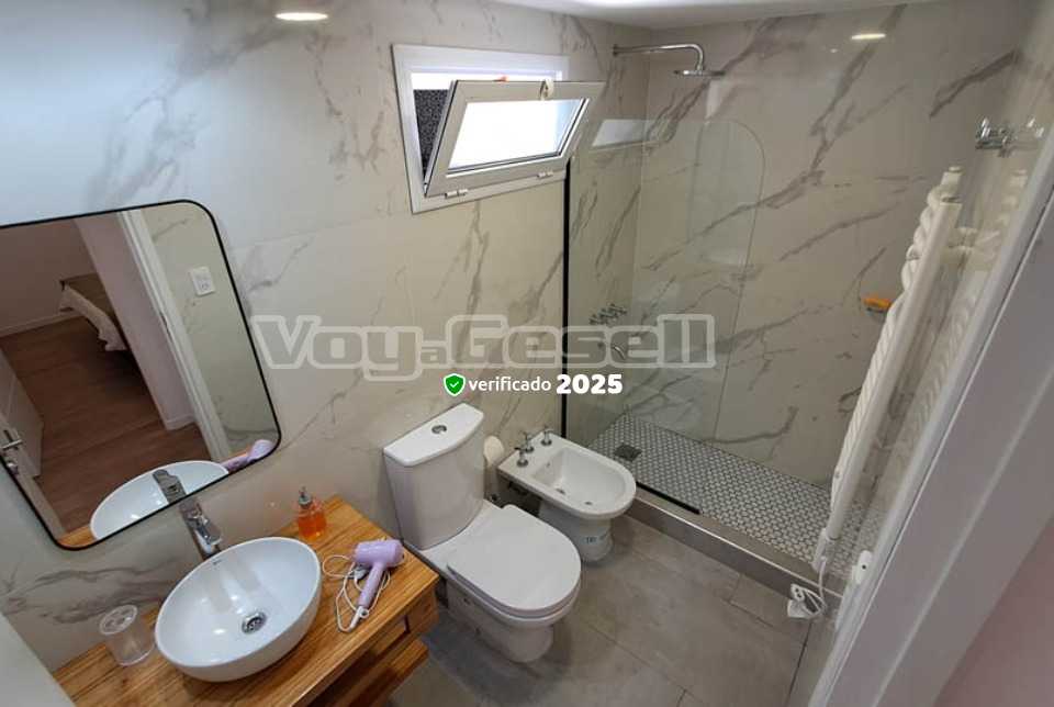 Alquilo Complejo de Cabañas Cabañas Rojas en Villa Gesell zona  a 200 mts de la Playa