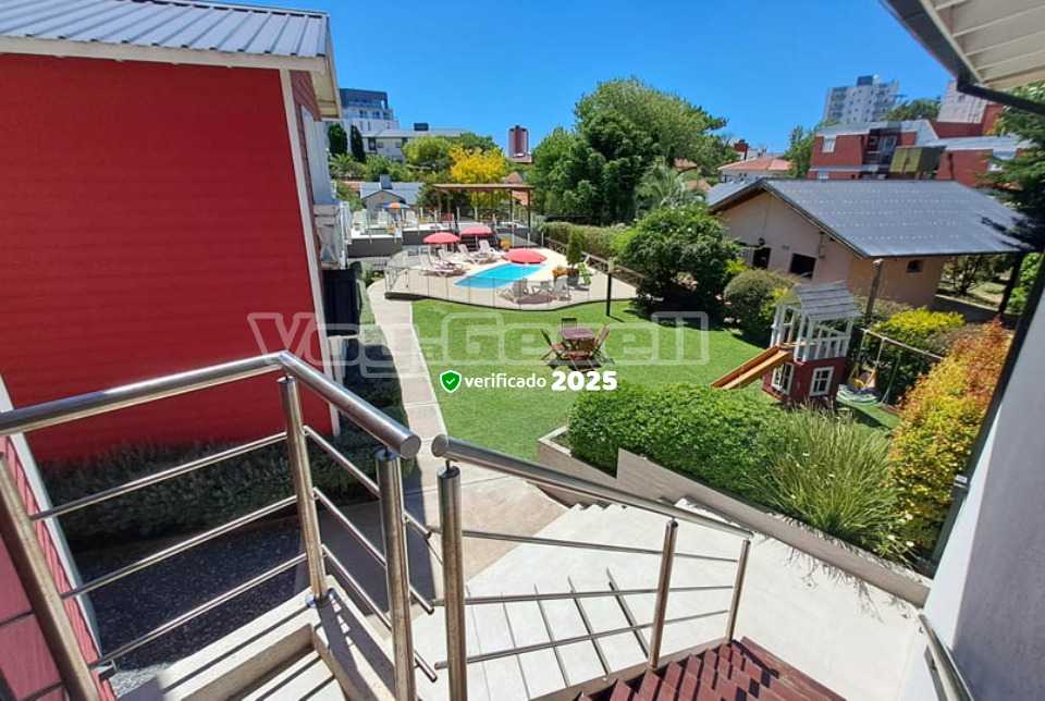 Alquilo Complejo de Cabañas Cabañas Rojas en Villa Gesell zona  a 200 mts de la Playa 