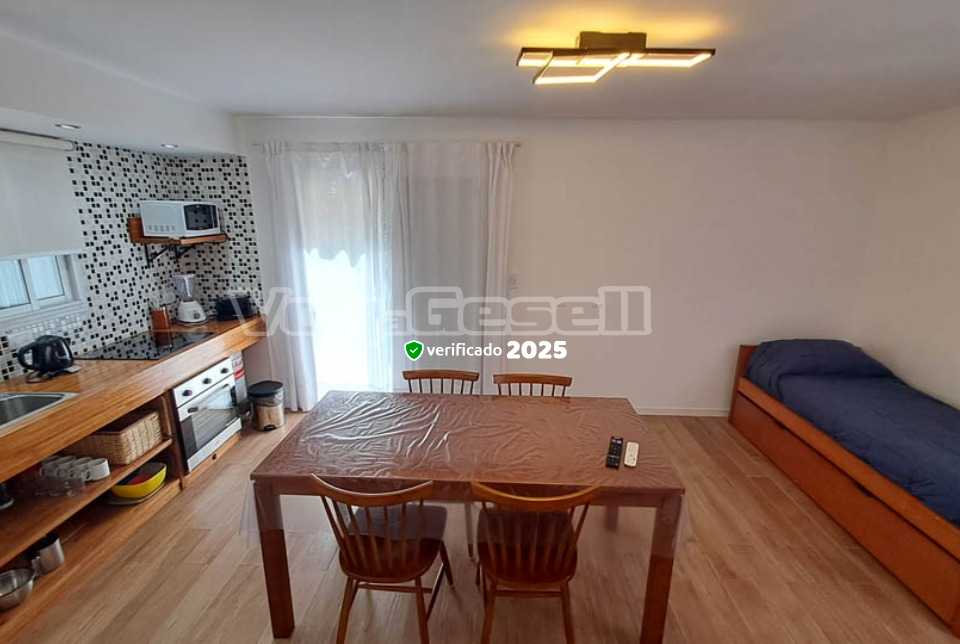 Alquilo Complejo de Cabañas Cabañas Rojas en Villa Gesell zona  a 200 mts de la Playa