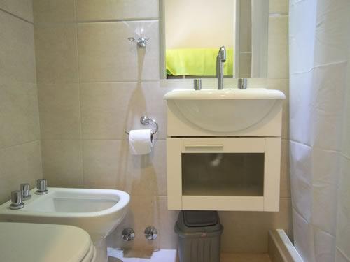 Alquilo Hostel Che Viajero  en Villa Gesell zona  a 400 Mts de la Playa