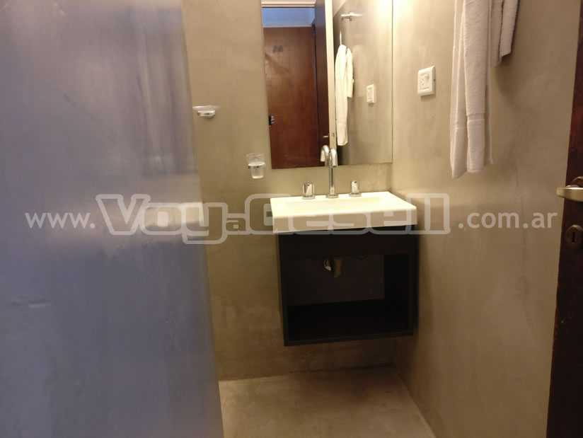 Alquilo Hostel Che Viajero  en Villa Gesell zona  a 400 Mts de la Playa