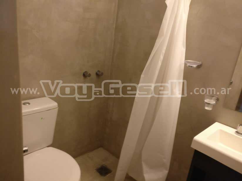 Alquilo Hostel Che Viajero  en Villa Gesell zona  a 400 Mts de la Playa