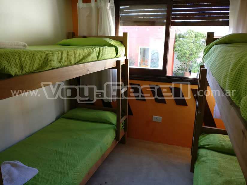 Alquilo Hostel Che Viajero  en Villa Gesell zona  a 400 Mts de la Playa