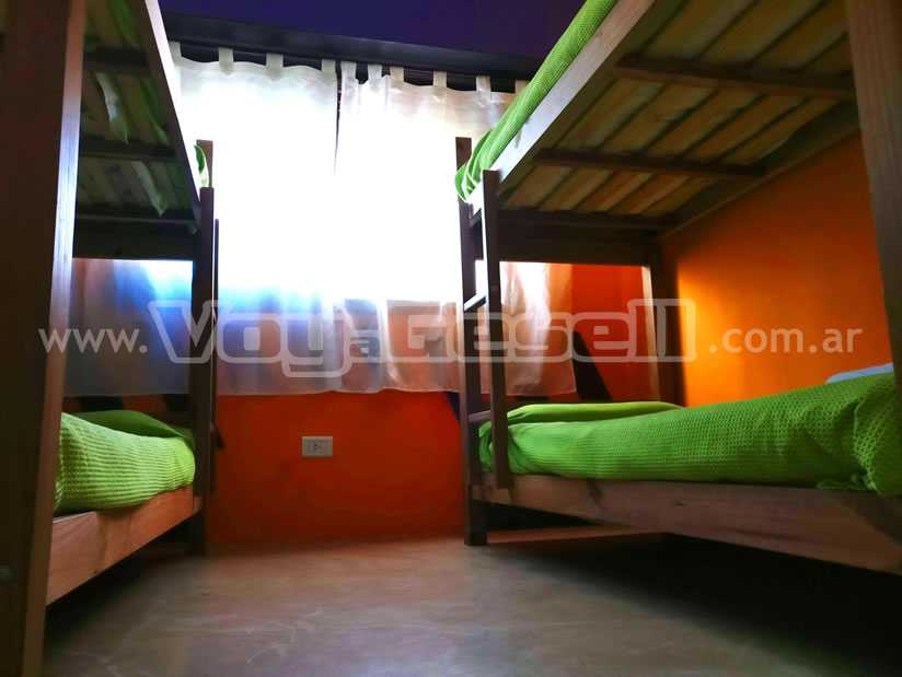 Alquilo Hostel Che Viajero  en Villa Gesell zona  a 400 Mts de la Playa