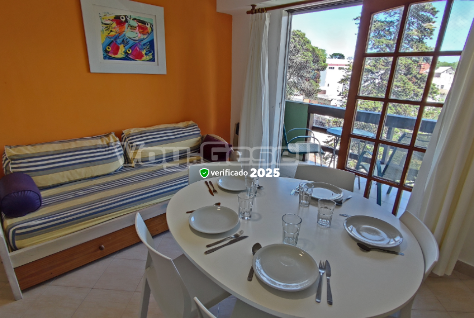 Alquilo Apart Hotel Condominio Octogono en Villa Gesell zona  a 300 Mts de la Playa Cocina-Comedor con vajillas