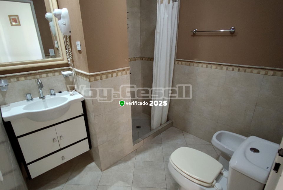 Alquilo Apart Hotel Condominio Octogono en Villa Gesell zona  a 300 Mts de la Playa BaÃ±o completo