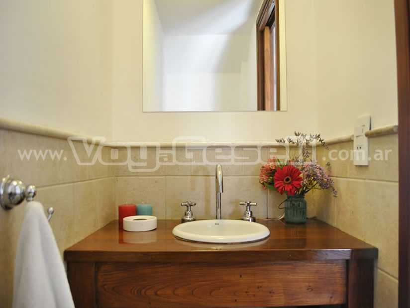 Alquilo Departamentos Dos Mares en Villa Gesell zona  a 100 Mts de la Playa