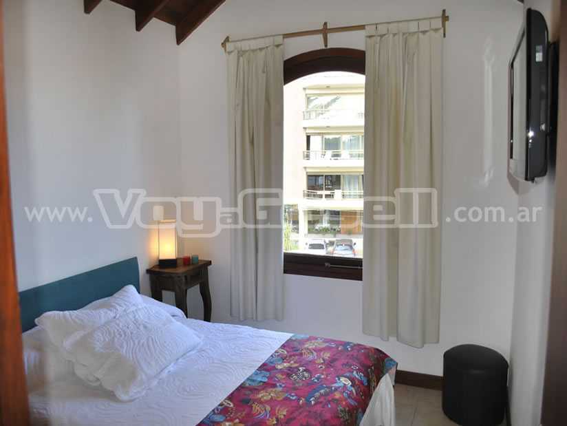 Alquilo Departamentos Dos Mares en Villa Gesell zona  a 100 Mts de la Playa