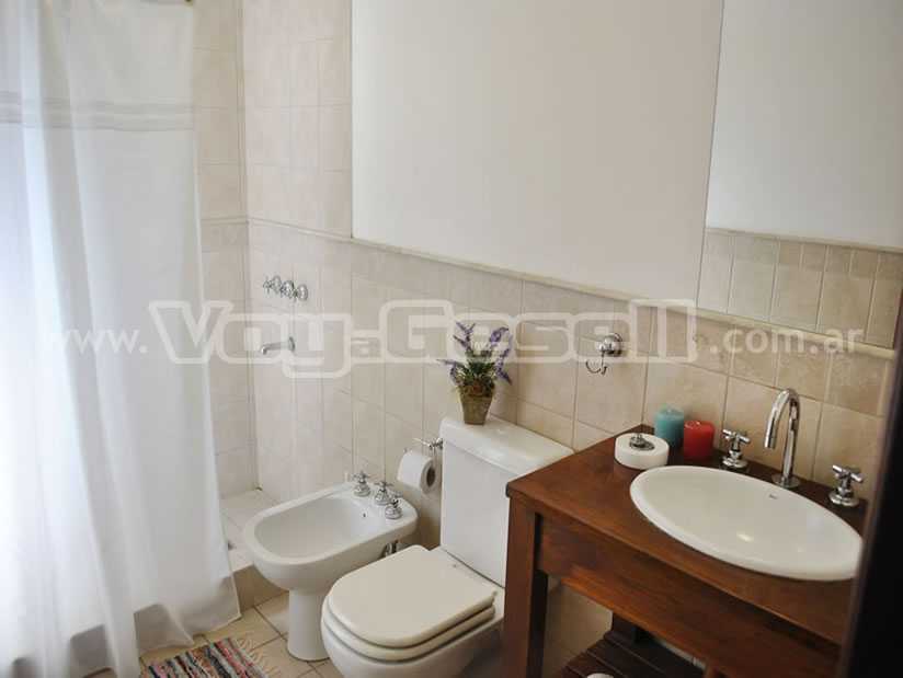 Alquilo Departamentos Dos Mares en Villa Gesell zona  a 100 Mts de la Playa