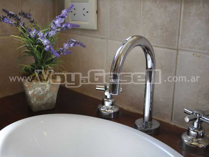 Alquilo Departamentos Dos Mares en Villa Gesell zona  a 100 Mts de la Playa