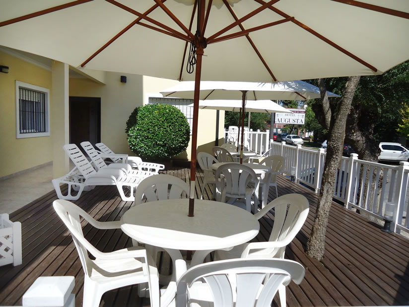 Alquilo Hotel Esturion Village en Villa Gesell zona  a 200 Mts de la Playa 