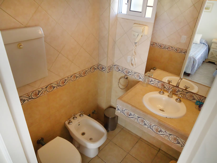 Alquilo Hotel Esturion Village en Villa Gesell zona  a 200 Mts de la Playa