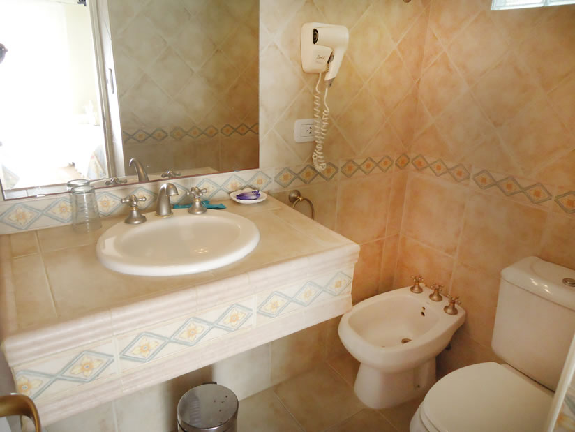 Alquilo Hotel Esturion Village en Villa Gesell zona  a 200 Mts de la Playa