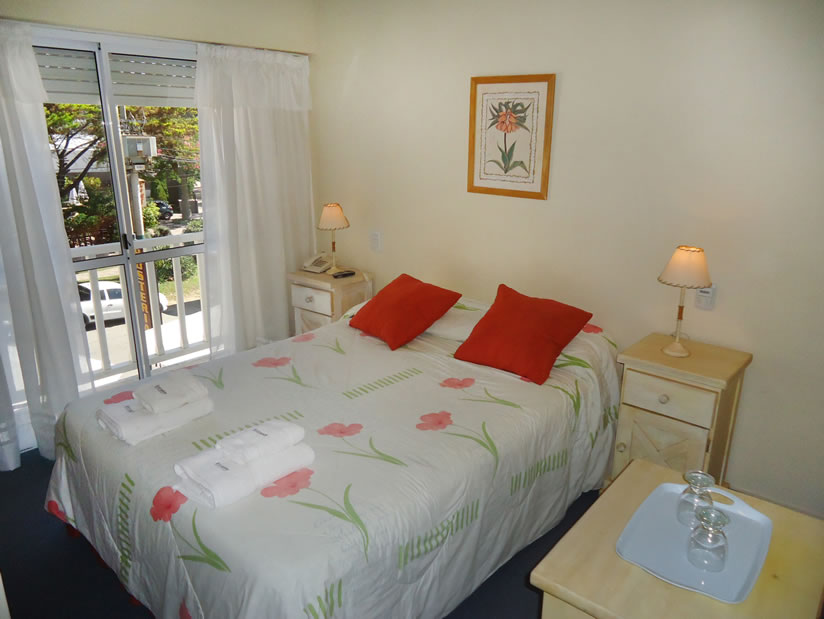 Alquilo Hotel Esturion Village en Villa Gesell zona  a 200 Mts de la Playa