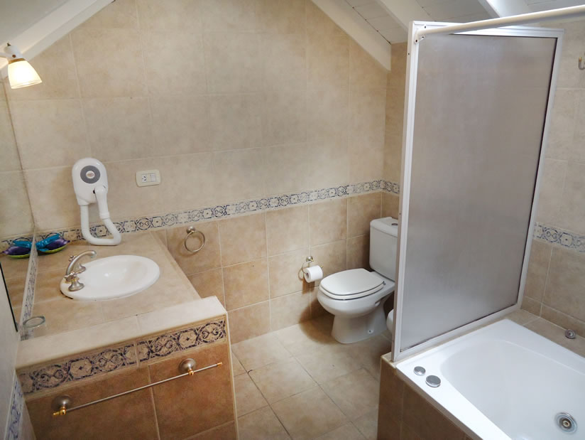 Alquilo Hotel Esturion Village en Villa Gesell zona  a 200 Mts de la Playa