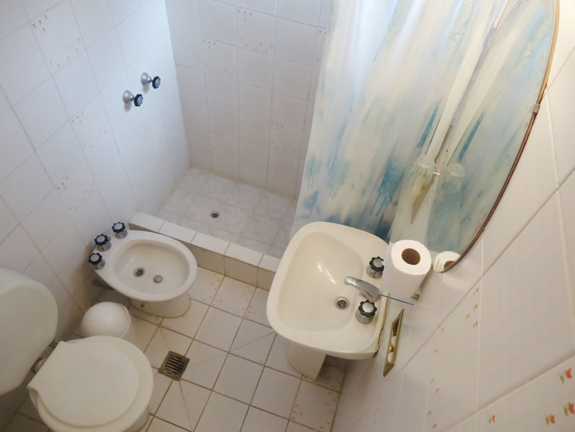 Alquilo Hotel Massa en Villa Gesell zona  a 100 Mts de la Playa