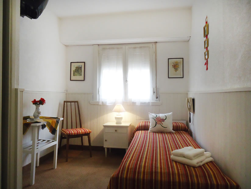 Alquilo Hotel Massa en Villa Gesell zona  a 100 Mts de la Playa