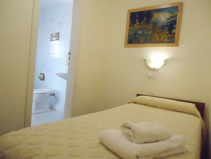 Alquilo Hotel Massa en Villa Gesell zona  a 100 Mts de la Playa