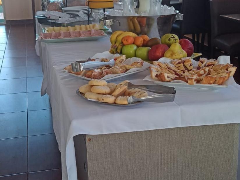 Alquilo Hotel Mis Soles en Villa Gesell zona  a 50 mts de la Playa