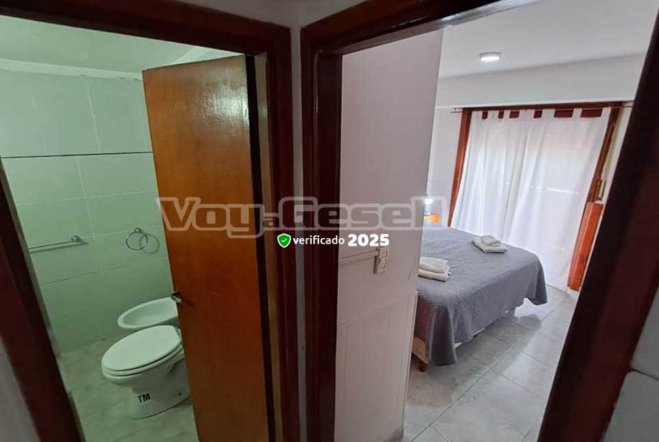 Alquilo Departamentos con Servicios Rosas Rojas en Villa Gesell zona  a 200 Mts de la Playa 