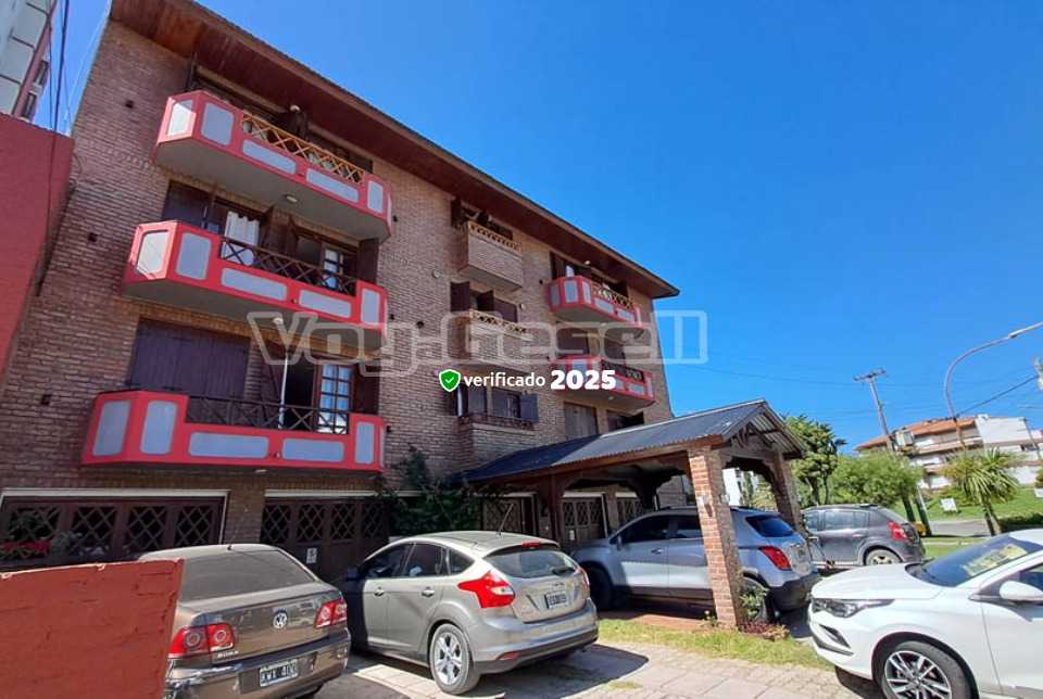 Alquilo Departamentos con Servicios Rosas Rojas en Villa Gesell zona  a 200 Mts de la Playa 