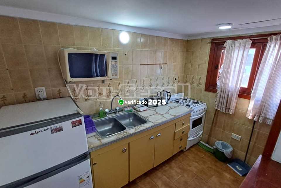 Alquilo Departamentos con Servicios Rosas Rojas en Villa Gesell zona  a 200 Mts de la Playa 