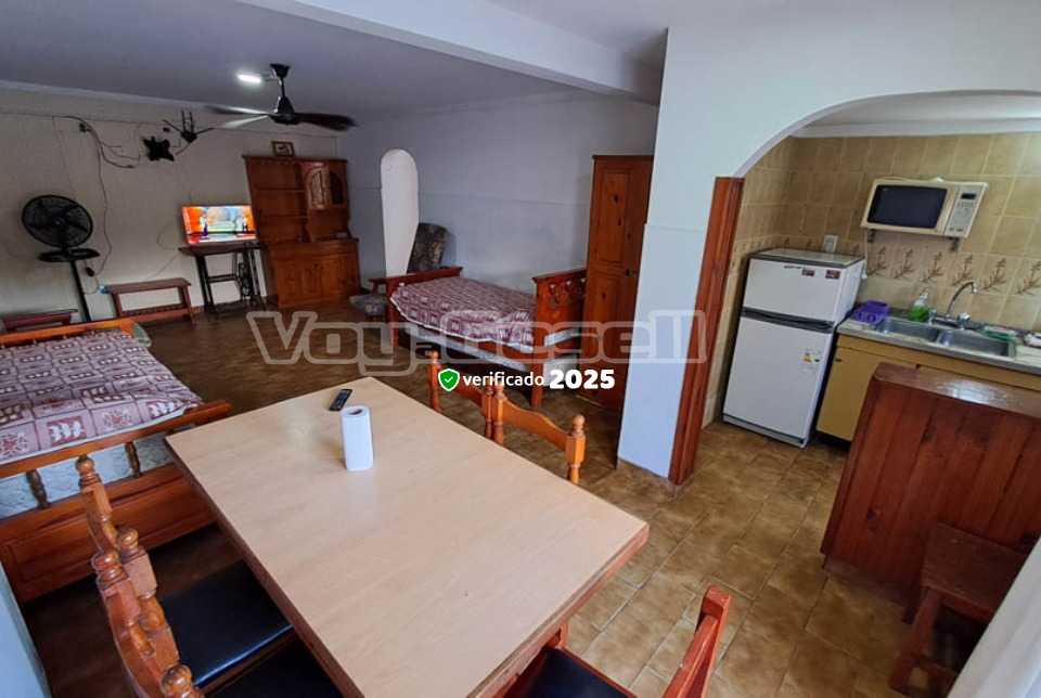 Alquilo Departamentos con Servicios Rosas Rojas en Villa Gesell zona  a 200 Mts de la Playa 