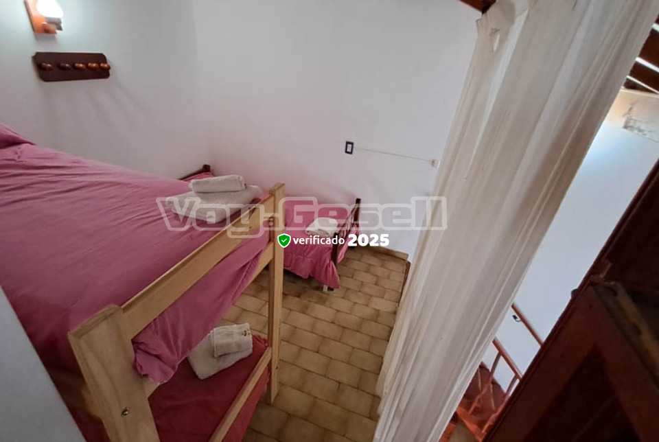 Alquilo Departamentos con Servicios Rosas Rojas en Villa Gesell zona  a 200 Mts de la Playa