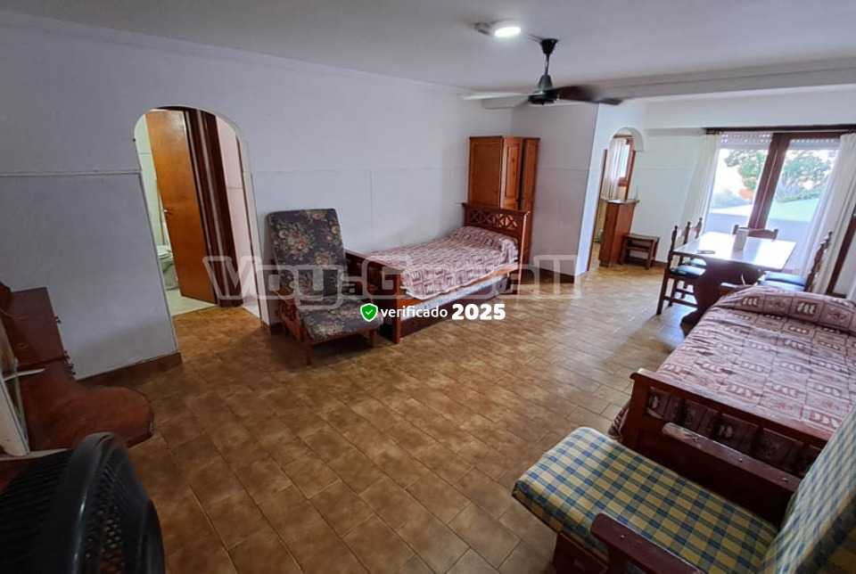 Alquilo Departamentos con Servicios Rosas Rojas en Villa Gesell zona  a 200 Mts de la Playa 