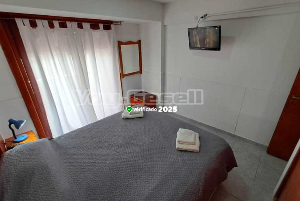 Alquilo Departamentos con Servicios Rosas Rojas en Villa Gesell zona  a 200 Mts de la Playa