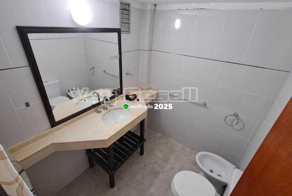 Alquilo Departamentos con Servicios Rosas Rojas en Villa Gesell zona  a 200 Mts de la Playa